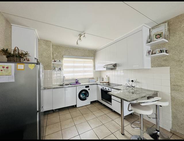 2 BEDROOM TOWNHOUSE FOR SALE IN MEREDALE